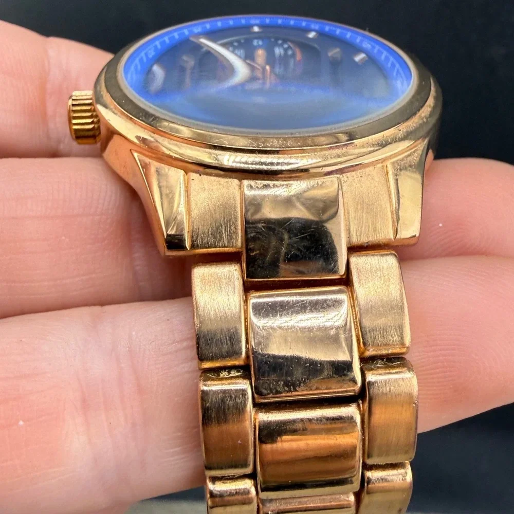 Vintage Men's Liz Claiborne Watch Gold Tone NONWORKING